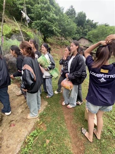 Video của vang thi dung (@vang.thi.dung2) với bản nhạc Hac Cong Tu - Hac Cong Tu🎶