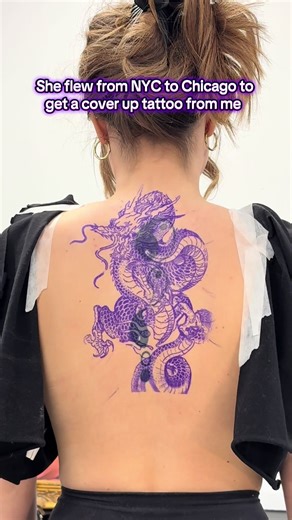She flew from nyc to Chicago to get a back piece cover up 😛😱🤩 Dm to book #tattooartists #tattootiktok #chicagotiktok #chicagotattooartis #chicagotattoos