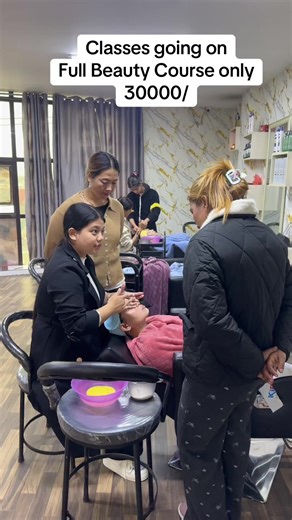 Classes going on 🤍 #somabeautyparlourkalanki #traningcenter @Soma Beauty parlour & training