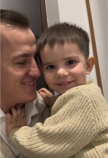 Fix cu un an în urmă am primit interdicție să mă apropii de fiul meu, azi este aproape zi de zi de mine 😍😍😍❤️ #patrichanganu #tiktok #moldova #foryou #muzica #chisinau #românia