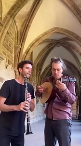 David Orlowsky and David Bergmüller play Purcell's charming Hornpipe 📯 | Strings And Things