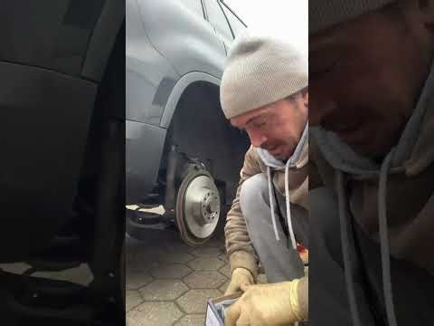 KFZ Hintere Bremsen tauschen mit elektrischen feststell‘ Motor Folge 2