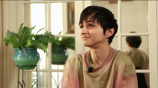 "Tout le monde savait": Charlotte Arnould, qui accuse Gérard Depardieu de viols, dénonce "l'omerta" autour de l'acteur