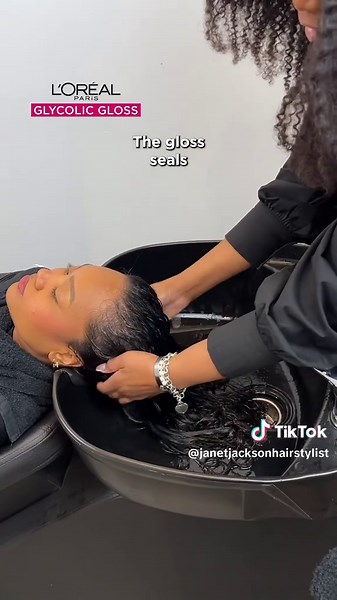 Achieve Glassy Hair with L’Oréal Paris Glycolic Gloss