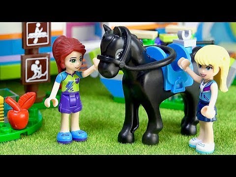 LEGO Friends 41339 Mia's Camper Van - Set up camp with Mia's luxury camper van!