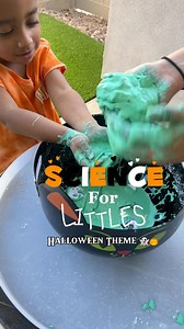 Halloween Oobleck 👻 We love this sensory activity, but this is definitely messy so be advised 🫣 You need: - 3 cups cornstarch - 1 1/4 cup water with food coloring #scienceforlittles #scienceexperiments #scienceforkids #scienceexperiment #scienceathome #scienceexperimentsforkids #scienceiscool | Cynthia Gutierrez