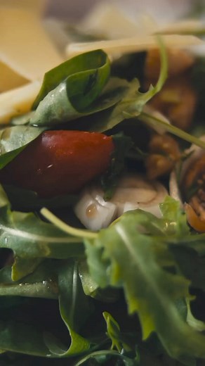 Explore Singapore’s food paradise with us! 呂 Hop on the City Tours FunVee open-top bus and go on a food tour. Check out the Must-eat dishes in the video! #HainaneseChickenRice, #ChiliCrab, #Laksa & more! ✨ #SingaporeFood #FoodTour #citytour #Foodie #TravelFood #VisitSingapore #FYP | City Tours | Facebook