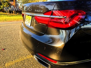 Video: Acceleration Comparison Between BMW 740i, 740d and 740e