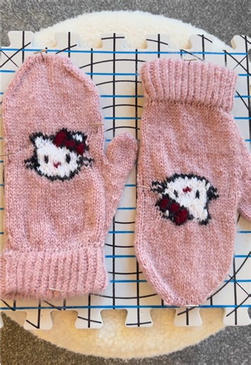 Blocking these hello kitty mittens 💌 #knit #knitting #fyp