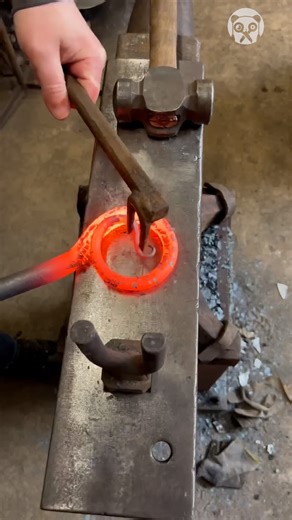 Forging a loop curtain pole Partner: Tom Fell - Blacksmith YT: https://www.youtube.com/channel/UCKiUJSE0PVFrBJ7rfShHM7Q | Crafty Panda