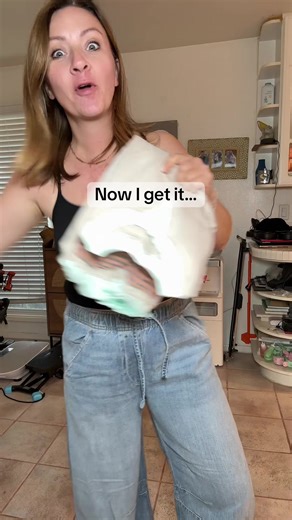 The cutest little sweatshirt. The details are my favorite! #sweatshirts #pullover #casualstyle #fashiondeals