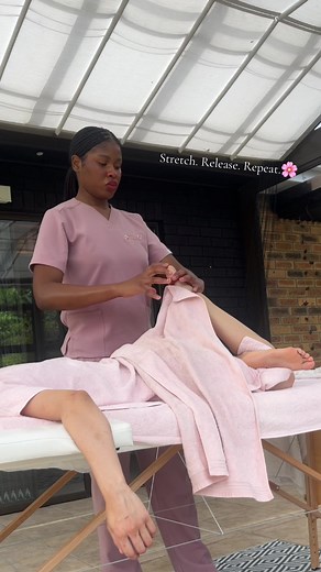 We could unpack all the reasons your back feels tight: prolonged sitting, poor posture, and limited movement all contribute to stiffness. This assisted stretch gently opens the spine, releases built-up tension, and restores natural mobility. Never underestimate the power of a simple, intentional stretch.🧘‍♀️🌸 . . . #MobileMassage #massagetherapy #mobilemassagetherapist #assistedstretching #lowerbackpainrelief