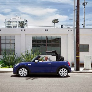 6.5K views · 255 reactions | MINI CONVERTIBLE 3つの機能で、もっと開放的な夏へ。 そのCONVERTIBLEが誇る3つの機能とは？ ​ □ 3段階に静かに開閉する、3 IN 1 ルーフ □ 想像以上に広いラゲッジ・スペース​ □ ゆとりのスペースを備えた4人乗り​ MINI Convertibleでしか行けない、あなただけの夏へ。​ 今なら抽選でドローンMavic Miniプレゼント​▼​ https://bit.ly/39PT8i9 | MINI | Facebook