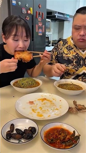 老公整蛊老婆刚得意，下一秒甜蜜反转🤣❤️#couple #funnycouple #prank #love #husbandwife #viral #reels #couplelife #搞笑 #整蛊
