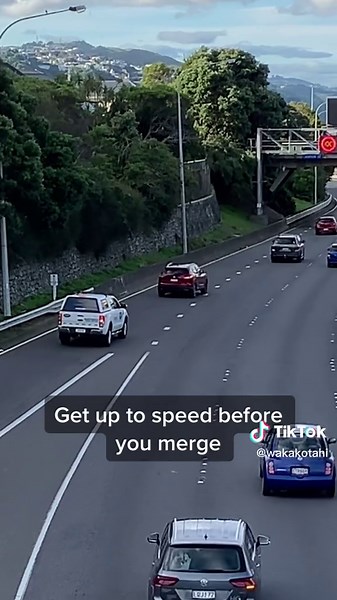 Safe Merge Lane Driving: Rules and Tips for a Smooth Transition