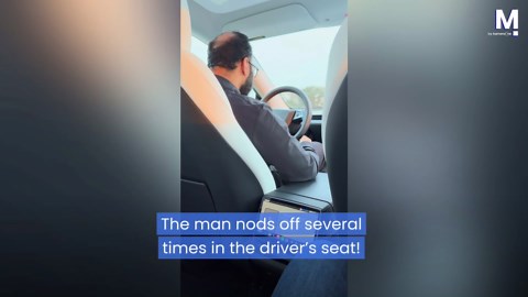 Tesla robotaxi without supervision: Safety driver takes a nap at the wheel