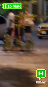 La pernicia es mala, decían los dichos que muchas veces las abuelas y madres les recordaban a sus hijos cuando salían de noche. Este dicho le cayó el día de hoy a un extranjero quien iba pasando por el camellón de los mártires y se encontró con un grupo de mujeres escuchando y bailando música electrónica. En el momento se le ve al hombre animado y en una de esas lo abrazan las dos mujeres. Mientras lo abrazan una de ellas suelta una mano para meterla en el bolsillo del extranjero y sacarle su bi