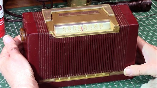 Hacking A Heavyweight Philco Radio