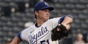 Change in Singer (career-high 9 K's) yields split with Sox