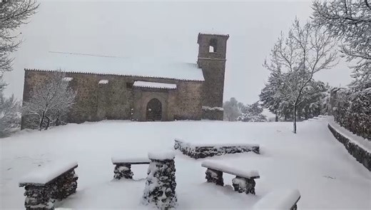 ❄️ ¡#Nieve en el interior del sureste de la #PenínsulaIbérica! 😍 Esta mañana (24/01/2026), así está la situación en #RióparViejo (#Albacete), a una altitud de 1100 metros. Vídeo grabado por Juanjo Pérez. 💧 Agua para el territorio, para los acuíferos, para los ríos. | MeteOrihuela