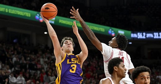 LSU basketball falls short of beating No. 20 Arkansas on the road