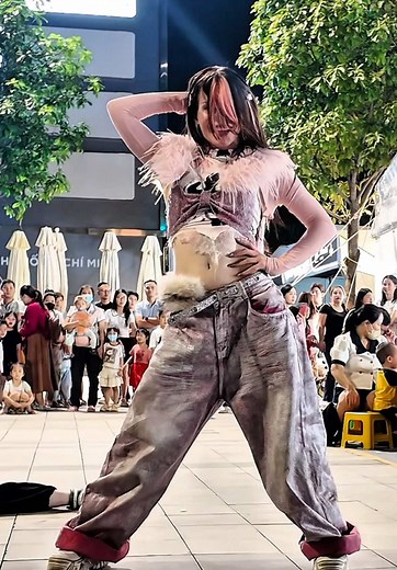 K-Pop Random Dance Challenge with Katseye