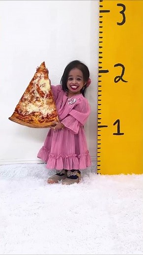 WORLD'S SHORTEST WOMAN | Ben Azelart Hindi Dubbed @BenAzelartHindi_