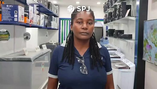 Eficiência e entretenimento unem-se na Smart TV LED WebOS de 55" da SPJ! Prepare-se para a nitidez do 4K Ultra HD, para o streaming Wi-Fi suave na Netflix, YouTube, Prime Video e para o fácil acesso ao Facebook, Instagram e Google — tudo no ecrã do seu televisor. 💡 Vem com DOIS comandos: 🔹 Um comando remoto mágico com rato integrado e microfone de controlo por voz para uma navegação sem esforço 🔹 Um comando padrão que cobre todos os comandos essenciais ✅ Ativado para Bluetooth ✅ Interface int