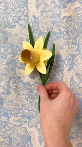 🌼We’re obsessed with this sweet springtime craft!🐭 🎥alleymcglynn #AquilaMagazine #Aquila #KidsMag #Curiosity #Knowledge #Easter #Daffodils #Craft #PaperArt #Illustration #Whimsical #Spring #Flower | Aquila Children's Magazine
