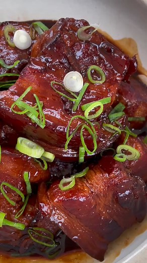 A Very Chinese Cookbook is coming out 10.24.2023! Every week until release day @Kevin Pang will be demoing a recipe from the book. Today, it’s Red-Braised Pork Belly. Take meaty hunks of pork belly, braise it in soy sauce, rock sugar, and spices, and cook it long and slow until it turns jiggly and fork-tender. Preorder A Very Chinese Cookbook on Amazon by clicking the link in our profile. #howto #pork #porkbelly #braisedpork #averychinesecookbook #cookbooks #easyrecipe