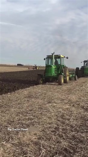 2.5K views · 129 reactions | 4 JOHN DEERE Tractors Plowing #bigtractorpower #tractor #agriculture #farm #farmer #farmlife #harvest | Big Tractor Power | Facebook