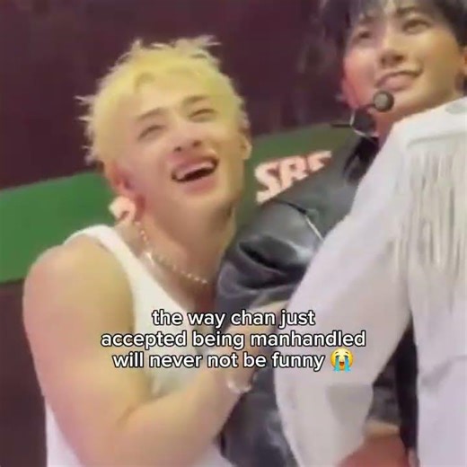 looking jolly asf too🥹 #kpop #kpopfunny #straykids #jaemin #bangchan #kpopfunnymoments #fyp