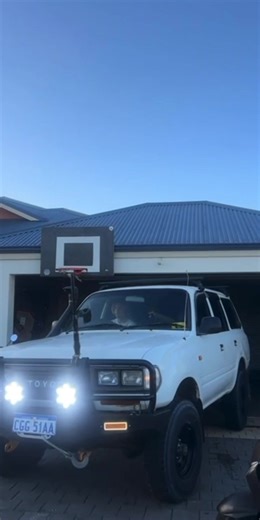 Exploring the 80 Series Landcruiser at the Beach