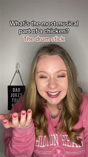 What’s the most musical part of a chicken? #KayleesDailyJoke