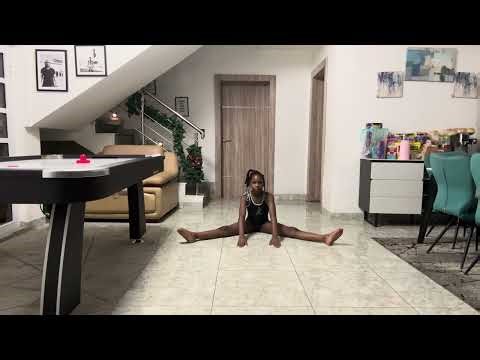 How to do a middle split 🤸🏻‍♂️🤸🏻‍♂️🤸🏻‍♂️🤸🏻‍♂️🤸🏻‍♂️🤸🏻‍♂️🩷🩷🩷🩷