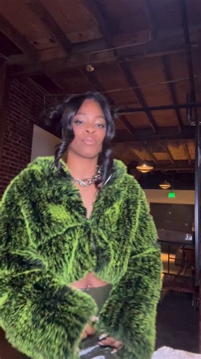 Vacancy is out now, no more waiting!!! This album holds so many pieces of my heart. Thank you for loving this music as much as I do. What’s your favorite song so far? 👀 | Ari Lennox