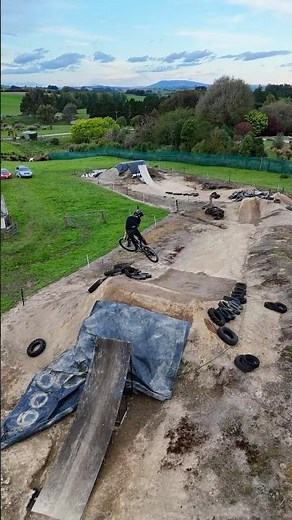 Full Suspension MTB vs Hardtail Dirt Jumps!