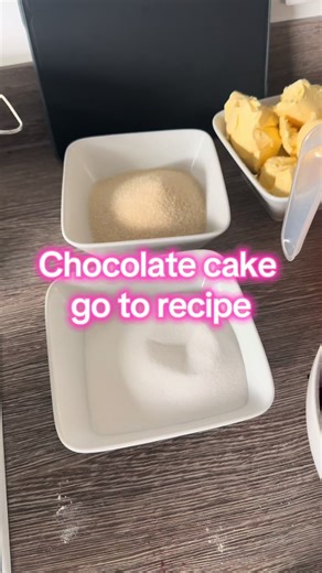 This is my chocolate cake recipe for stacked cakes #chocolatecake #cakerecipe #chocolatecakerecipe #bakingrecipes