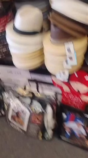 PHOENIX show love to @bigmikesvarietyshopinaz @ch1nobrown ✊🏽💯 30 Years of Magic | MC Magic