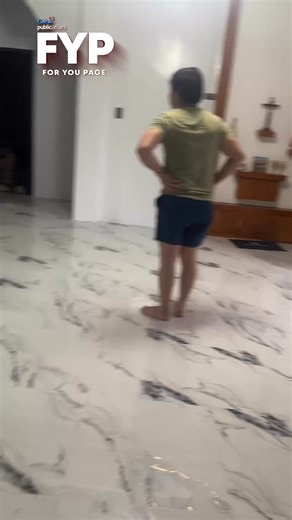 AMANG OFW, EMOSYONAL NANG MASILAYAN ANG BAGONG BAHAY Proud partner si Mommy Welfe nang ikuwento kung gaano naging emosyonal si daddy Dennis nang first time makita ang kanilang bahay na katas ng pagiging OFW nito. “Naiyak po talaga siya, ito na po kasi ‘yung pinagsikapan niya. Mahirap po malayo sa pamilya kaya worth it po sa kanya lahat.” #FYP | GMA Public Affairs