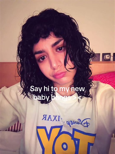 Baby bangs haircut: how to style & maintain short fringe