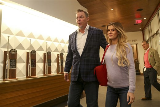 Chipper Jones’ wife Taylor keeps it cool in blue bikini during unusual poolside haircut
