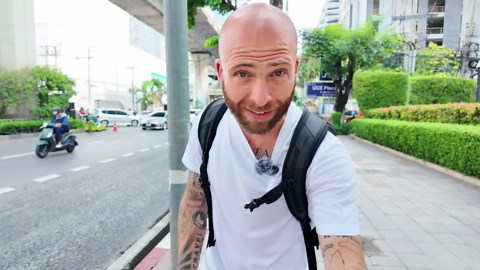 Eating Thai Food With Mark Wiens at Phed Mark! Thai Street Food and Pad Kaprao!