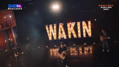 8.4K views · 596 reactions | 20220910 周華健線上演唱會 演唱曲目： 1.在雲端 2.飛飛飛飛飛 3.你現在還好嗎 4.我站在全世界的屋頂 5.一起吃苦的幸福 6.城裡的月光 7.忘憂草 8.飄洋過海來看你 9.那女孩對我說 10.讓我歡喜讓我憂 11.少年 12.我把人生唱成一首給你的歌 13.朋友 14.愛相隨 15.花心 16.有没有一首歌會讓你想起我 17.刀劍如夢 拍攝地點：台北大直典華 | 周華健資訊台 | Facebook