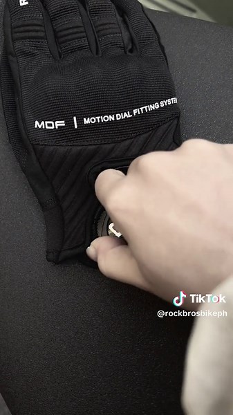 Motorcycle gloves with adjustable buckle design.