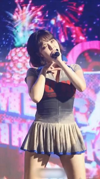 Hyuna - I'm Not Cool Fancam: Embarrassing K-Pop Idol Moments