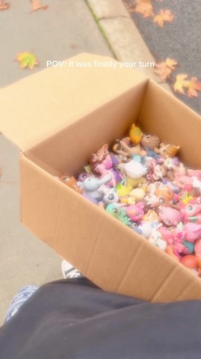 Kazley LPS • Littlest Pet Shop Collector on Instagram: "We all had these dreams 😞💡 Here’s a recreation of one reoccurring dream I had when I was little. I know we can all relate to having something - just to wake up and realise it’s never really been there, or at least it isn’t there anymore. Genuinely broke my own heart every morning when I went looking for the toys I remembered so vividly in my hands. The lamp was literally a piece of paper I glue tacked to the wall. Accidentally left it the