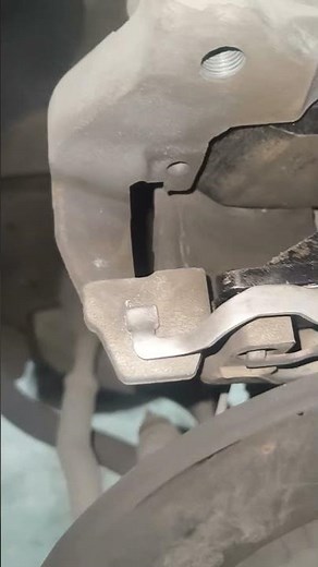 jeep grand Cherokee v8 brake pads change #autotecnix #automobile #brakesystem #jeep