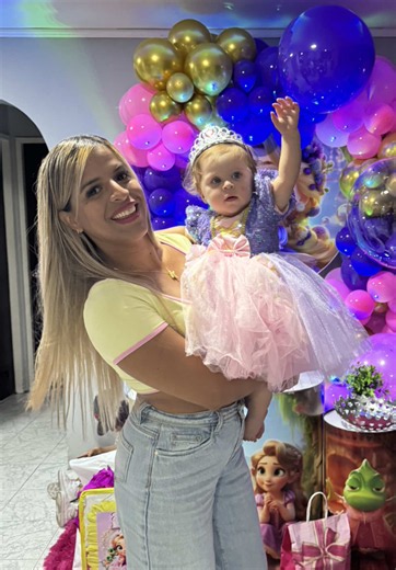 La preciosa necesitaba una decoración de alto impacto 🎈 y @Cak_Shopp lo hizo realidad 🥳😍 ¿Creció muy rápido nuestra bebé Reborn no te parece ? 🥹🥹🥹 #paratiiiiiiiiiiiiiiiiiiiiiiiiiiiiiii #cumpleaños #viral #cumpleañosfeliz #decoracionconglobos