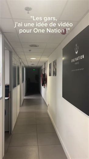 🤳Journée mondiale des Community Manager ! Quand t’as besoin de quelqu’un pour ton Réel… mais que tout le monde répond “non” 😅. Heureusement, chez One Nation Paris, les équipes jouent le jeu et donnent de leur personne pour me permettre de vous partager les bons plans du centre tout en mettant un peu de good vibes dans votre fil d’actu ✨😂 Un énorme merci à ma team de choc et aux commerçants de One Nation Paris, toujours partants (ou presque 😎🙌) pour m’accompagner dans mes petites folies ! #O